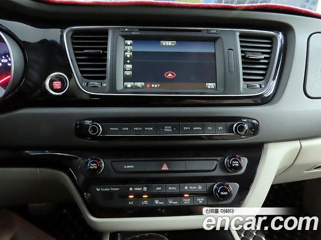 Kia Canival 2015 — photo 11