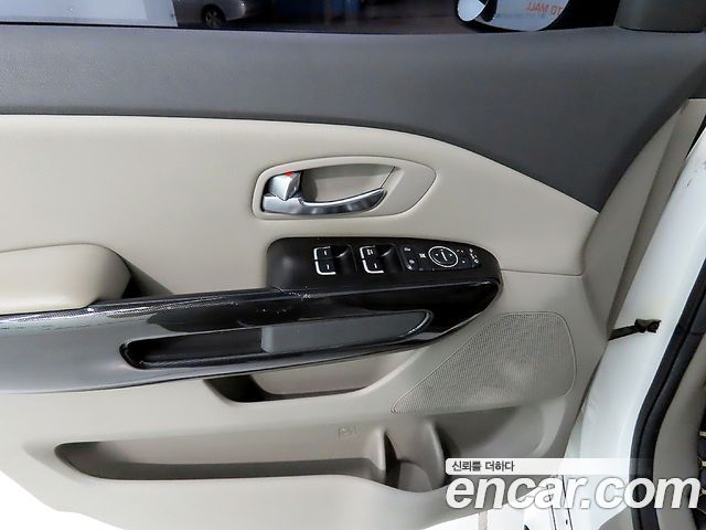 Kia Canival 2015 — photo 13