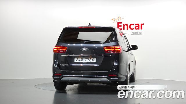 Kia Canival 2019 — photo 4