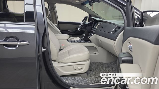 Kia Canival 2019 — photo 16