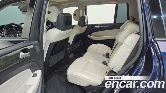 Mercedes-Benz GLS-Class 2017 — photo 11