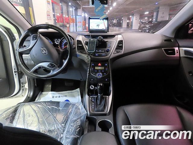 Hyundai AVANTE 2016 — photo 10