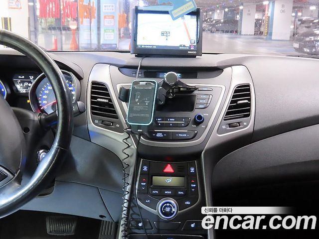 Hyundai AVANTE 2016 — photo 11