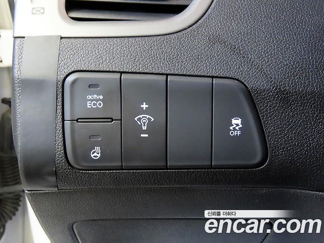 Hyundai AVANTE 2016 — photo 14