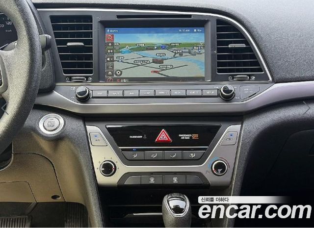 Hyundai AVANTE 2017 — photo 11