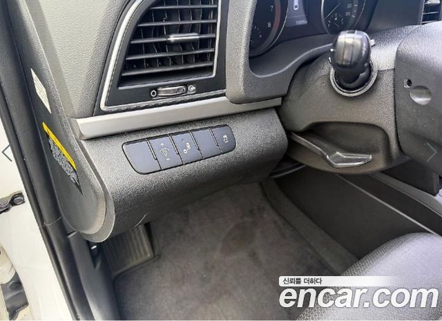 Hyundai AVANTE 2017 — photo 14