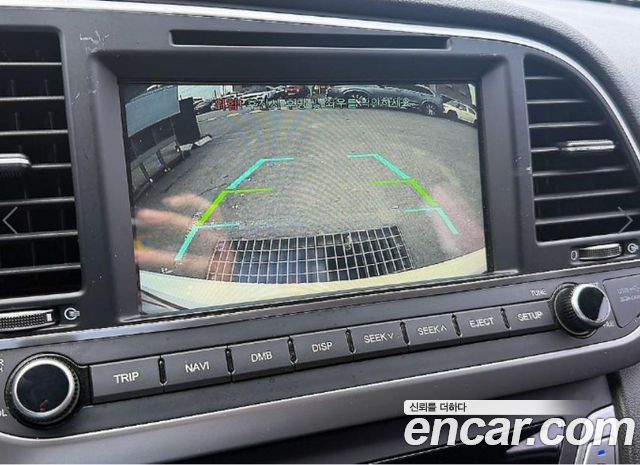 Hyundai AVANTE 2017 — photo 17