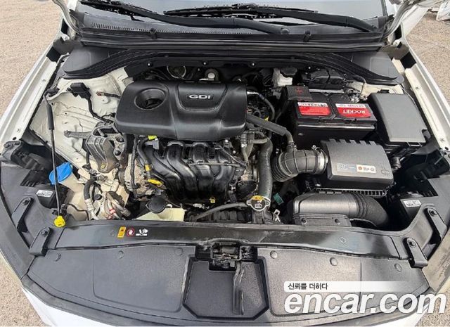 Hyundai AVANTE 2017 — photo 19