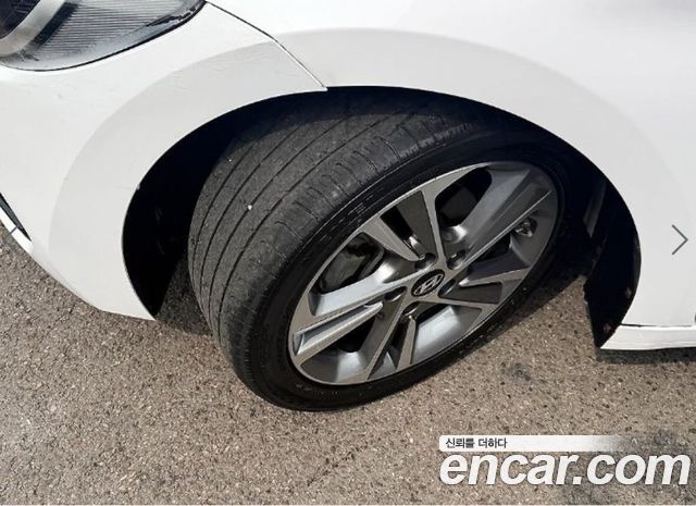 Hyundai AVANTE 2017 — photo 20