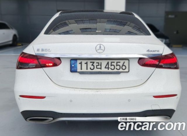 Mercedes-Benz E-Class 2022 — photo 2