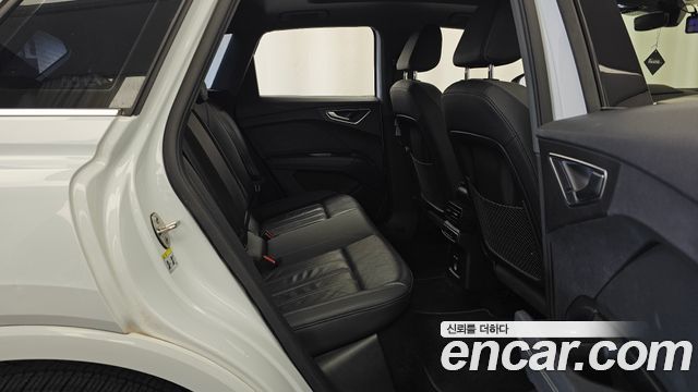 Audi Q4 e-tron 2022 — photo 17