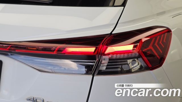 Audi Q4 e-tron 2022 — photo 9