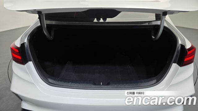Kia K3 2022 — photo 23