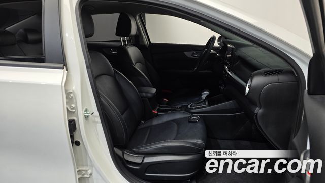 Kia K3 2022 — photo 16