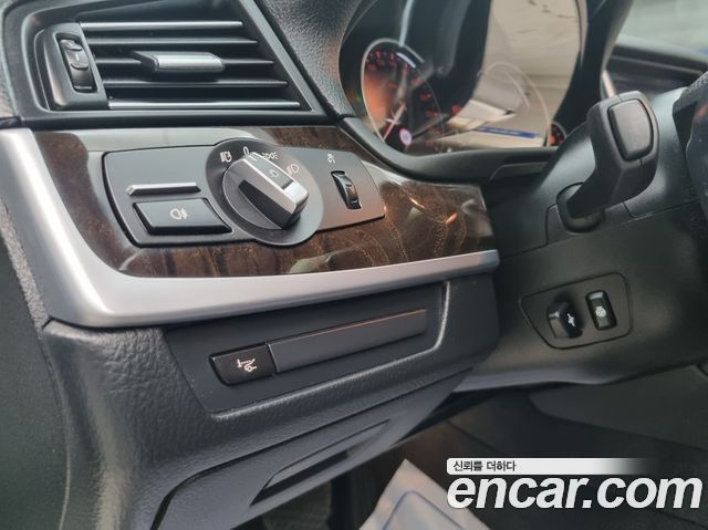 BMW 5-Series 2014 — photo 17