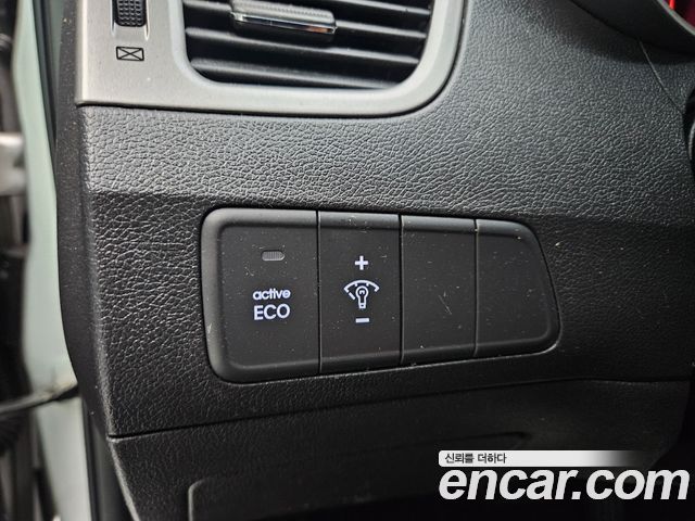 Hyundai AVANTE 2012 — photo 12