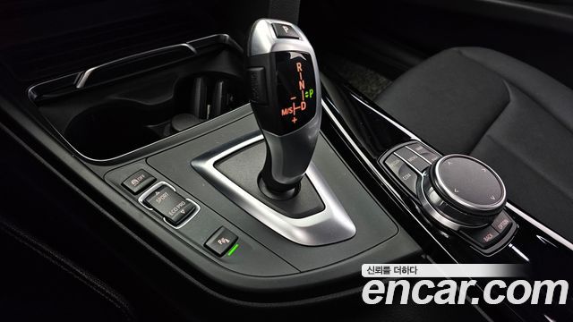 BMW 3-Series 2018 — photo 12