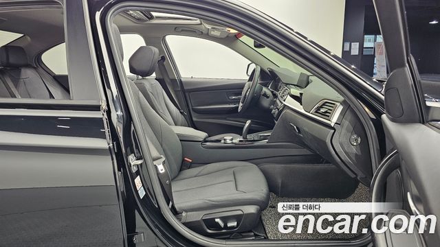 BMW 3-Series 2018 — photo 17