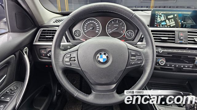 BMW 3-Series 2018 — photo 19