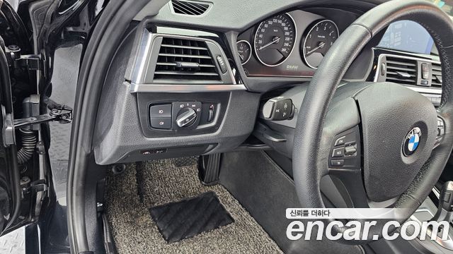 BMW 3-Series 2018 — photo 22