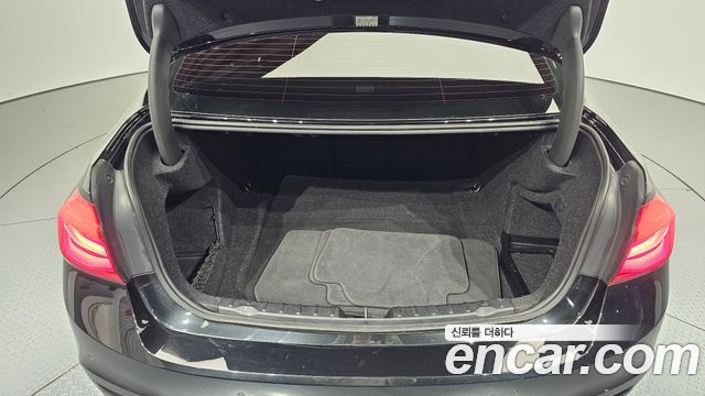 BMW 3-Series 2018 — photo 26