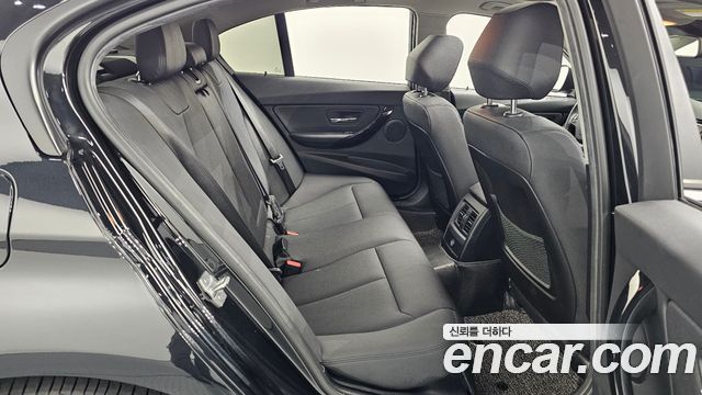 BMW 3-Series 2018 — photo 16