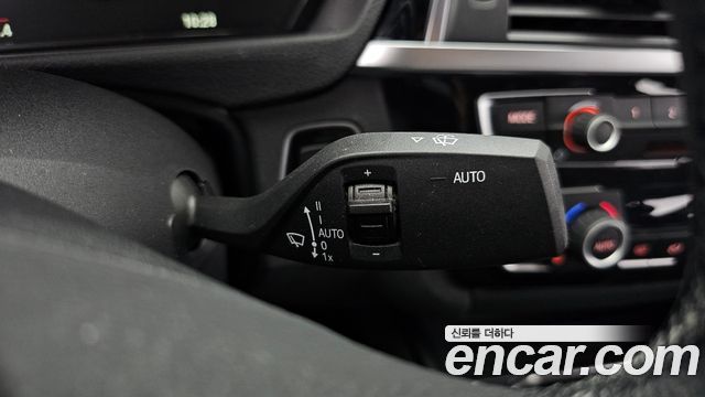 BMW 3-Series 2018 — photo 28