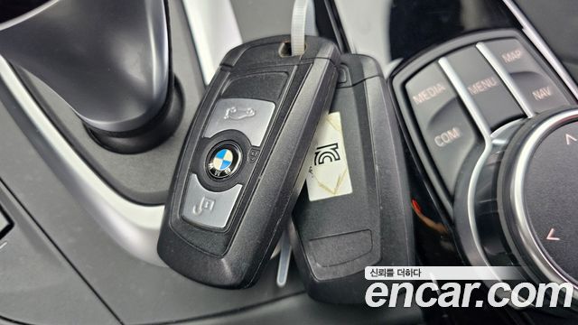 BMW 3-Series 2018 — photo 30