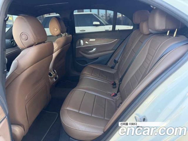 Mercedes-Benz E-Class 2021 — photo 9
