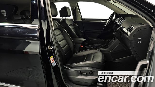 Volkswagen Tiguan 2020 — photo 17