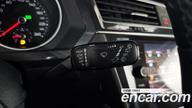 Volkswagen Tiguan 2020 — photo 32