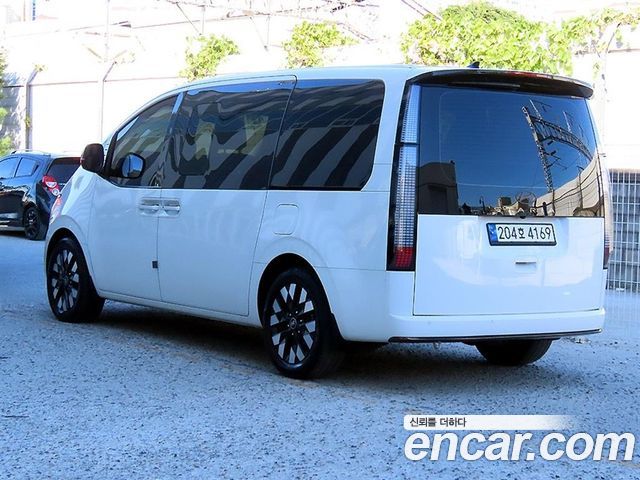 Hyundai Staria 2025 — photo 2