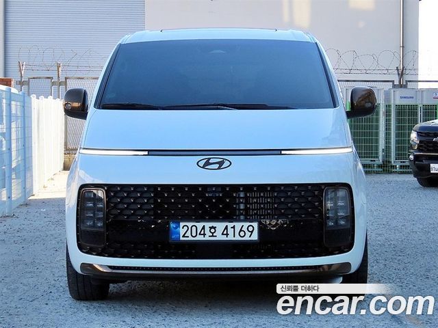Hyundai Staria 2025 — photo 3