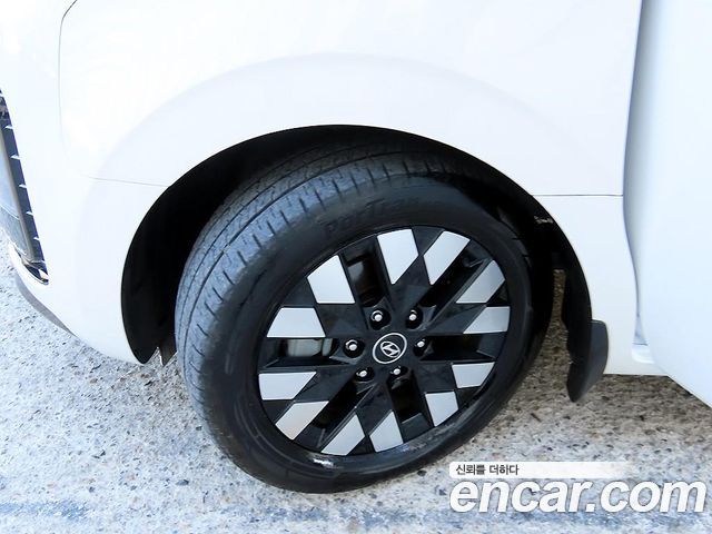 Hyundai Staria 2025 — photo 5