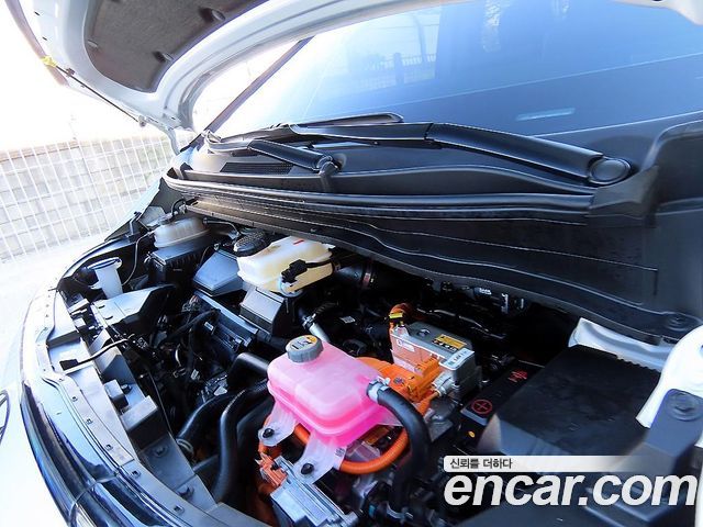Hyundai Staria 2025 — photo 6