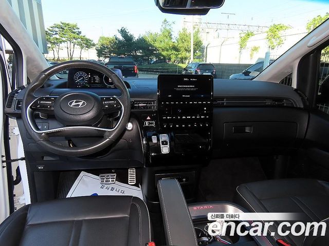 Hyundai Staria 2025 — photo 7