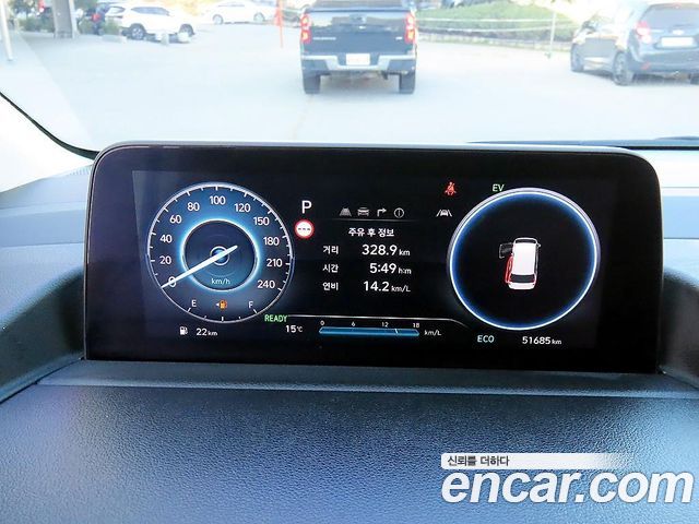 Hyundai Staria 2025 — photo 8
