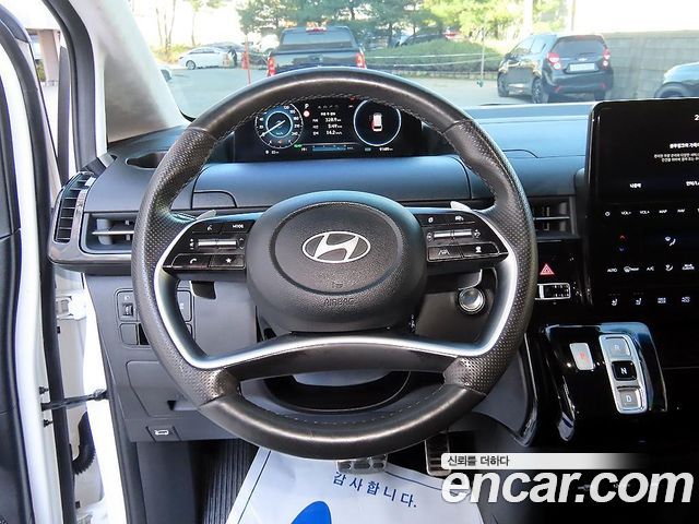 Hyundai Staria 2025 — photo 10