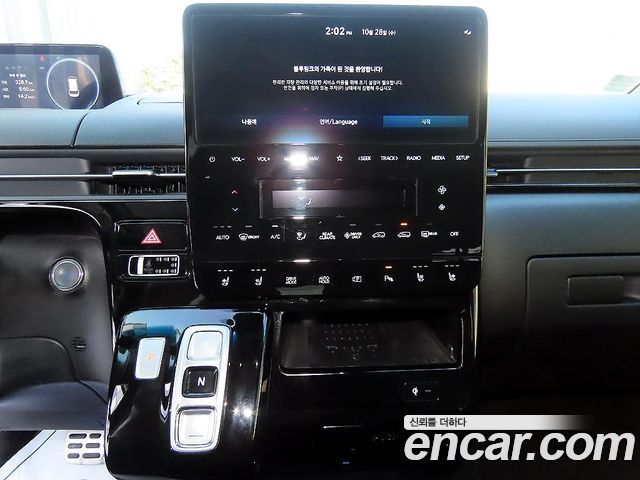 Hyundai Staria 2025 — photo 13