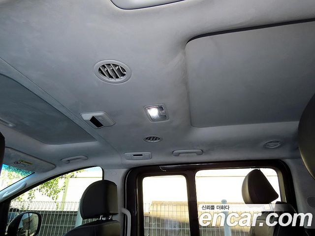 Hyundai Staria 2025 — photo 14