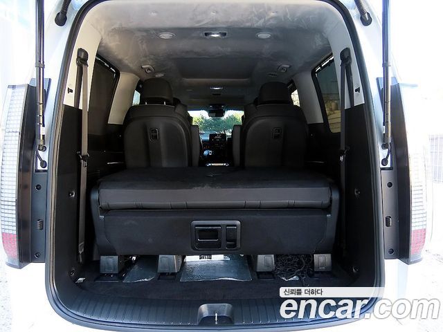 Hyundai Staria 2025 — photo 16