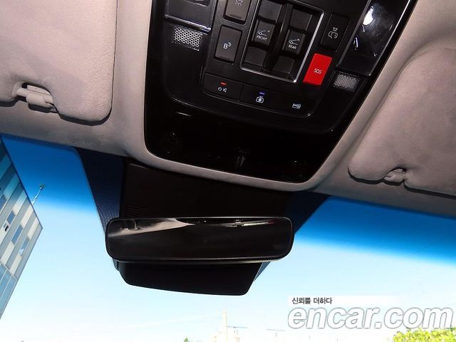 Hyundai Staria 2025 — photo 18