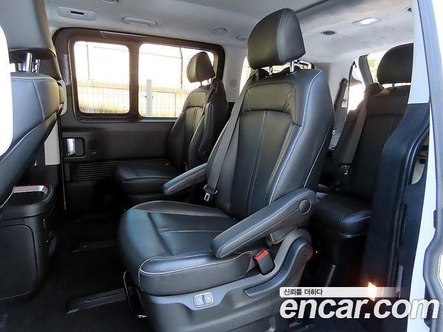 Hyundai Staria 2025 — photo 20