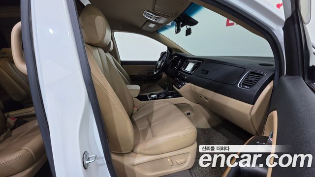 Kia Canival 2016 — photo 10