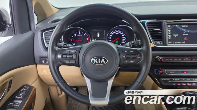 Kia Canival 2016 — photo 12