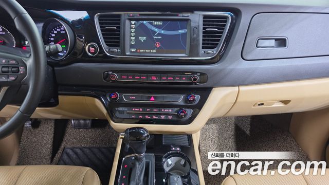 Kia Canival 2016 — photo 13