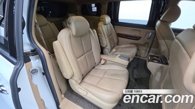Kia Canival 2016 — photo 17