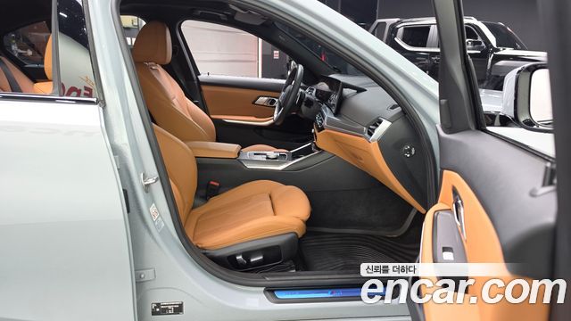 BMW 3-Series 2023 — photo 17