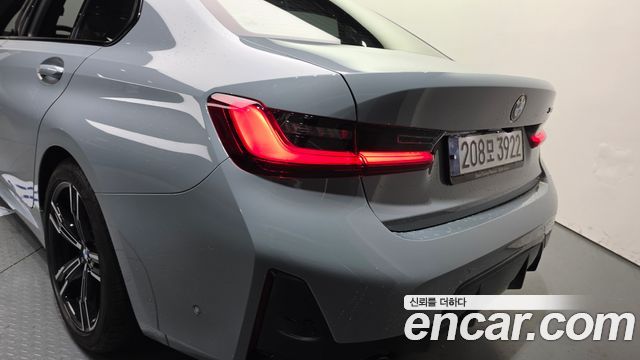 BMW 3-Series 2023 — photo 9