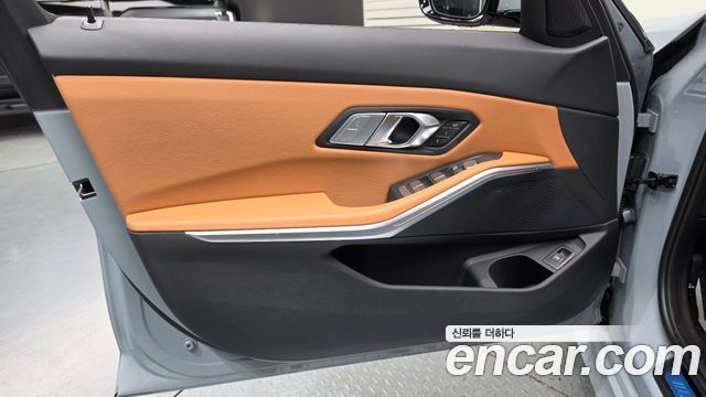 BMW 3-Series 2023 — photo 14